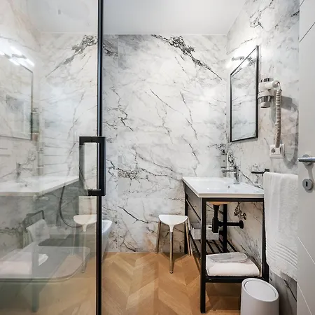 Colonna ゲストハウス 4*