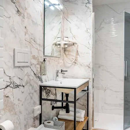 Colonna ゲストハウス 4*